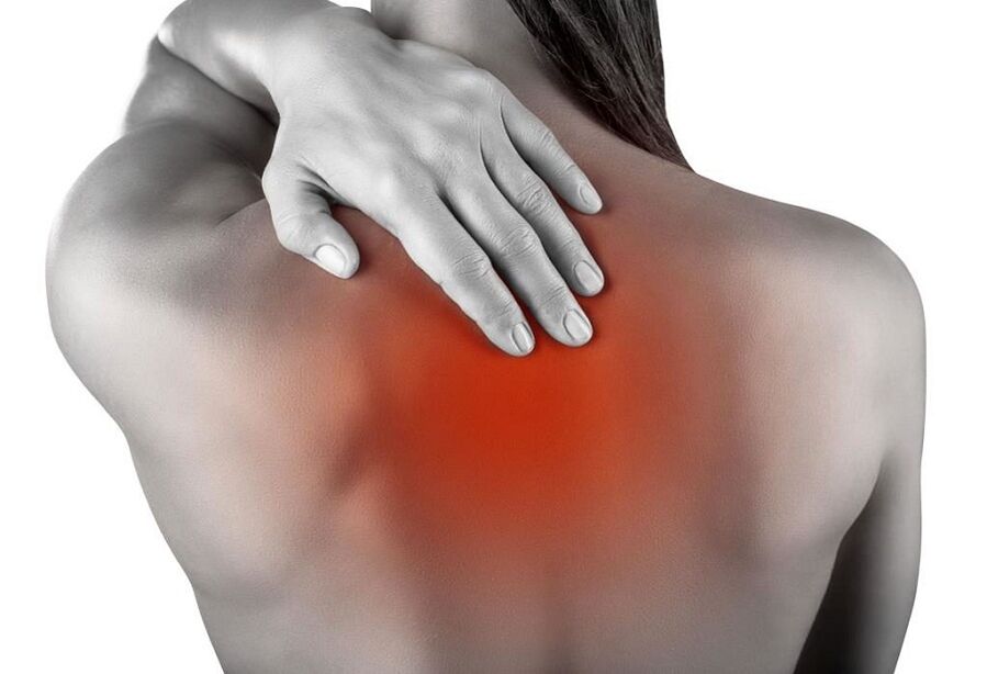 fájdalom a lapockák között mellkasi osteochondrosissal